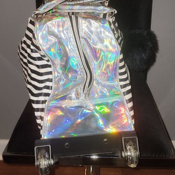 Justice Weekender - Picture 2 of 4